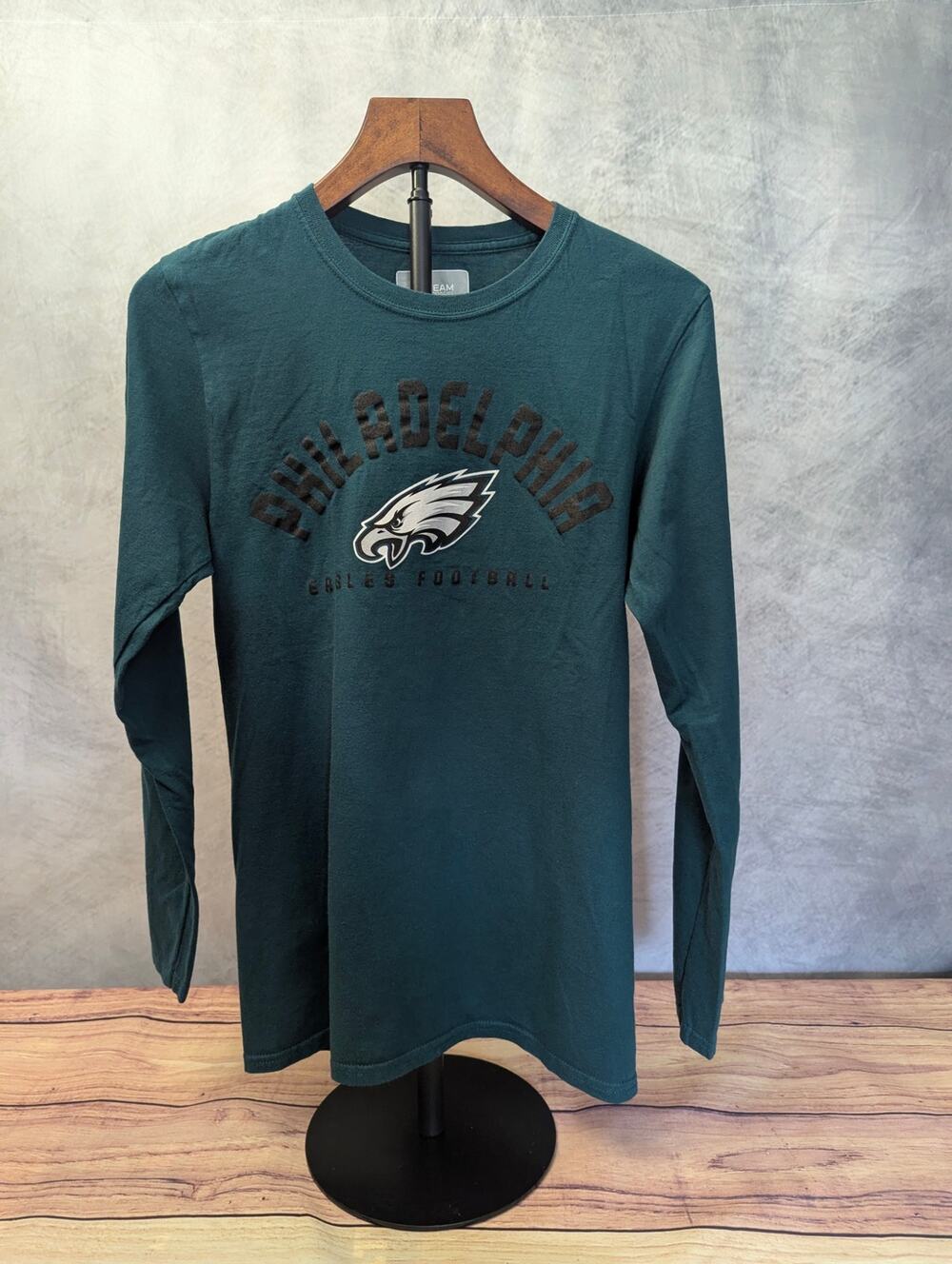 Philadelphia Eagles NFL Team Apparel Long Sleeve Shirt – Size Small